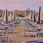 Modern Flat With Shared Pool And Sea Side View * Bibione