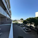 Apartmán Modern Flat With Shared Pool And Sea Side View