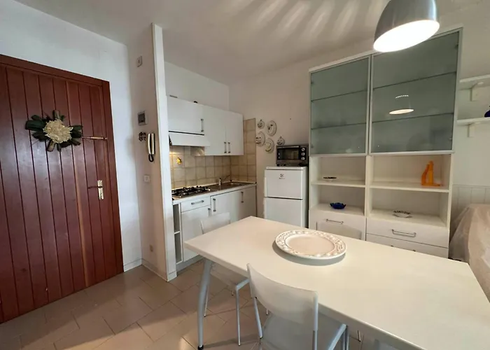 Modern Flat With Shared Pool And Sea Side View דירה *