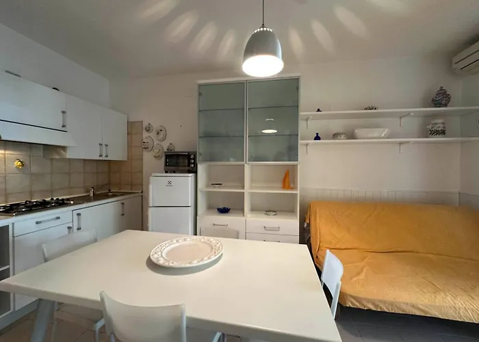 Modern Flat With Shared Pool And Sea Side View דירה